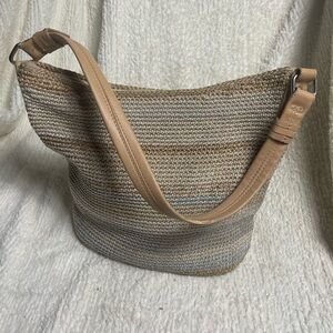 The SAK crochet Tan ,beige and Gray  bucket sty Shoulder Bag. Leather tan strap.